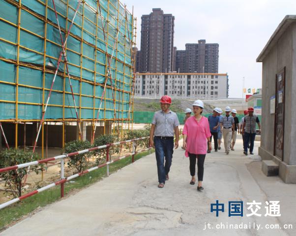 南昌市質(zhì)監(jiān)站領(lǐng)導(dǎo)蒞臨象湖隧道、九洲高架安置房項(xiàng)目檢查指導(dǎo)工作